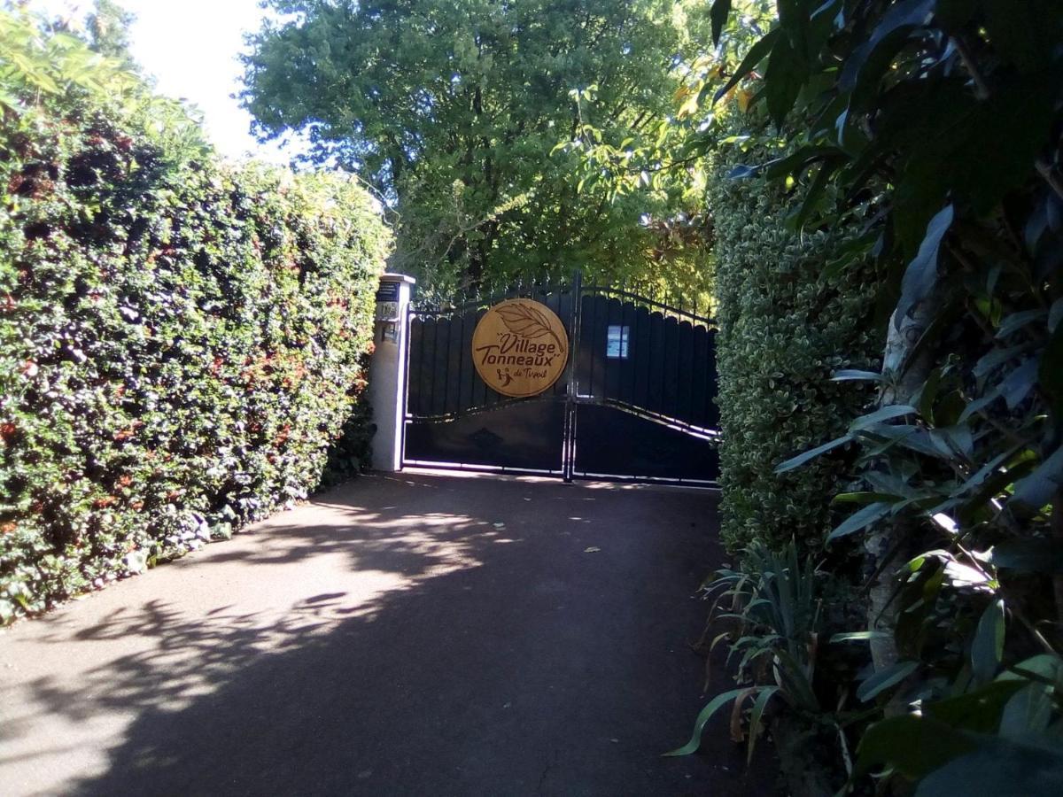 " Village Tonneaux De Tirpoil " Montilliers Bagian luar foto