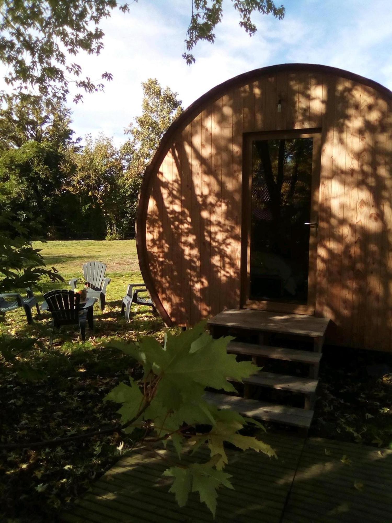 " Village Tonneaux De Tirpoil " Montilliers Ruang foto