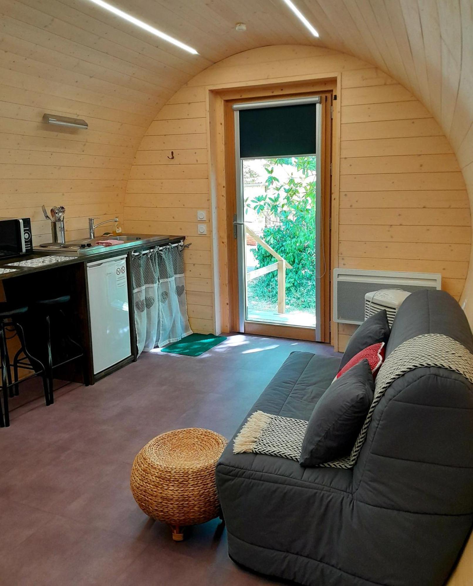 " Village Tonneaux De Tirpoil " Montilliers Bagian luar foto