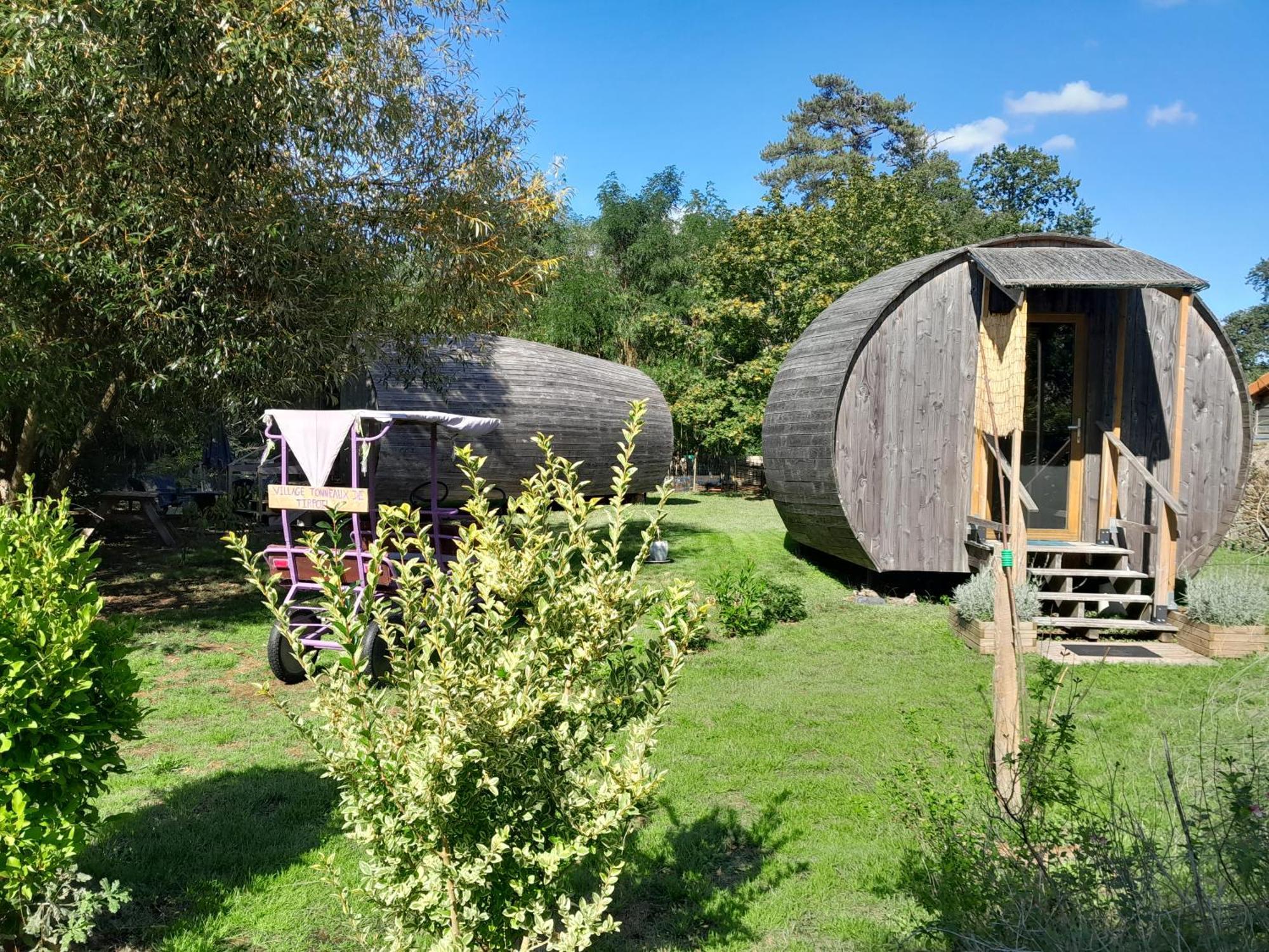 " Village Tonneaux De Tirpoil " Montilliers Bagian luar foto
