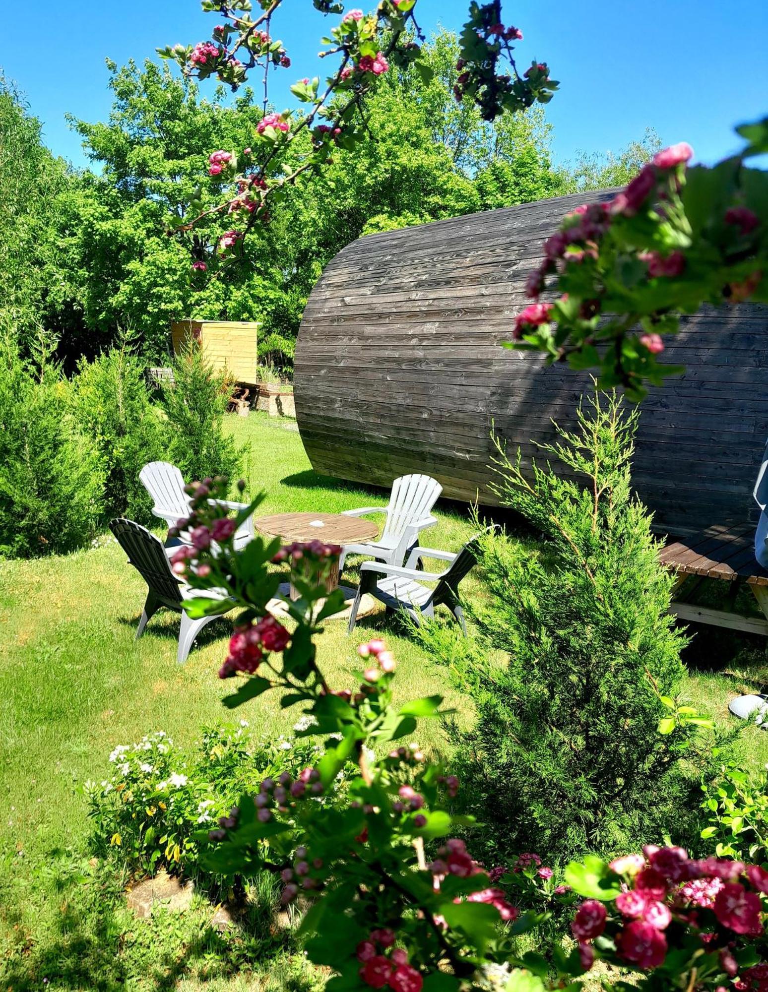 " Village Tonneaux De Tirpoil " Montilliers Bagian luar foto